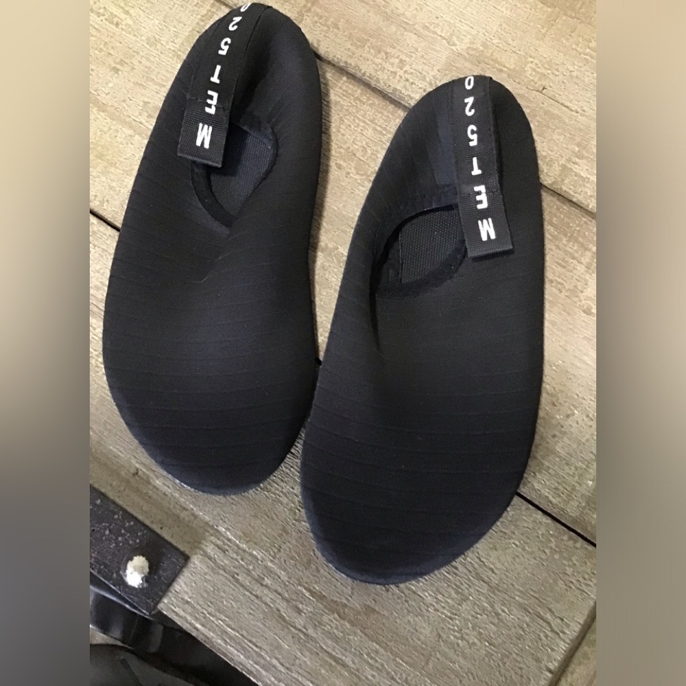 Met 520 unisex water sport shoes.NWOT size 38/39